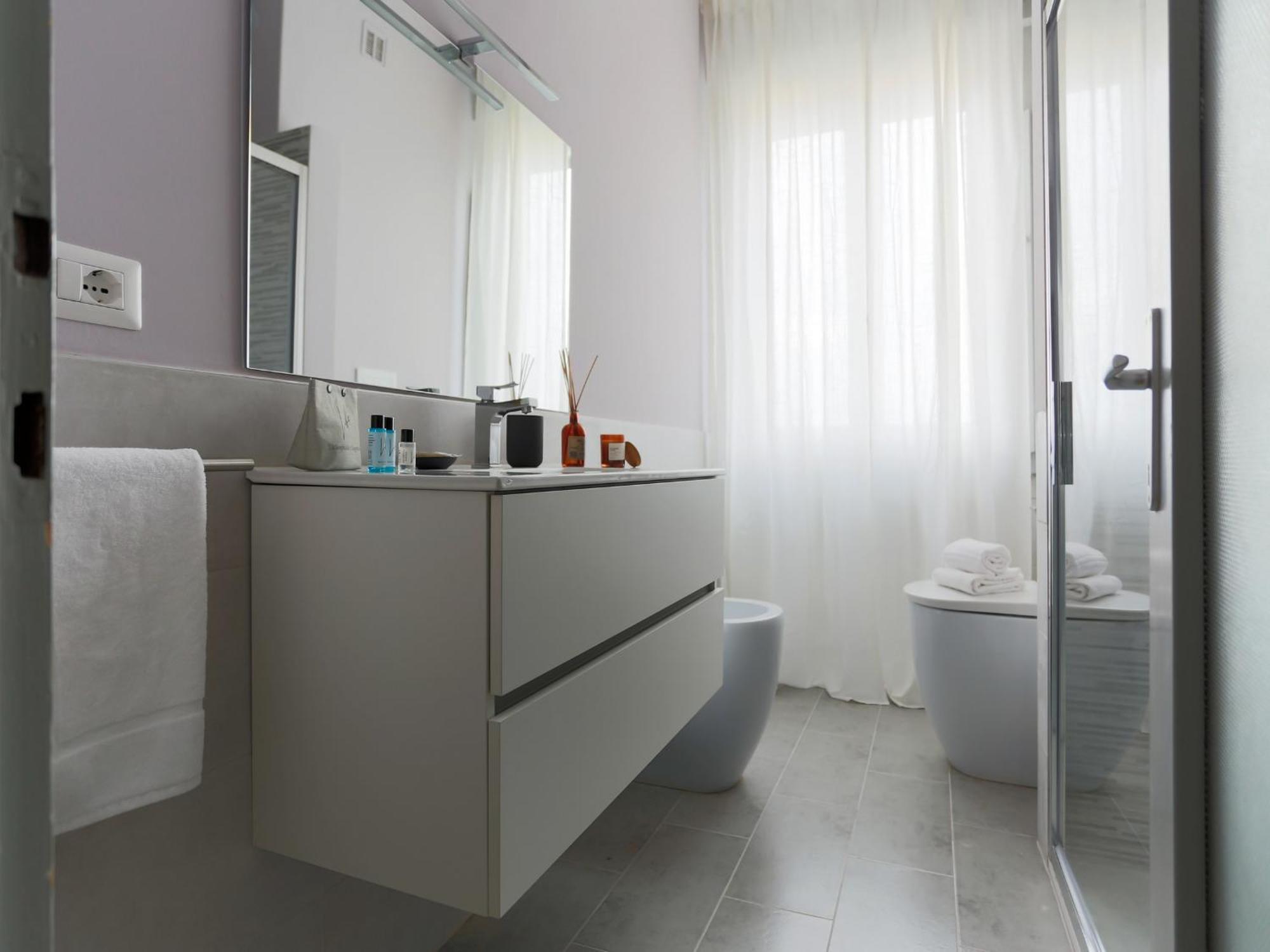 The Best Rent - Spacious One-Bedroom Apartment In Moscova District Milão Exterior foto